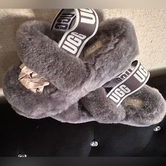 UGG Brand New Fluff Yeah Slide
Sandals Size 5 - Gray - Picture 5 of 17